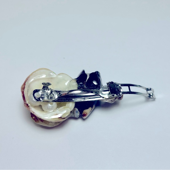 Handcrafted Shell Hair Clip - Picture 4 of 4